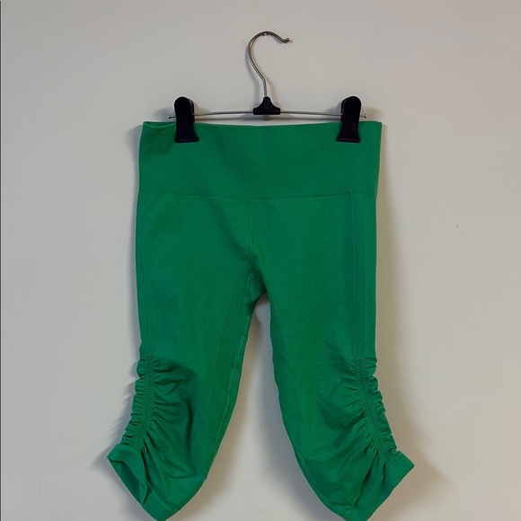 Lululemon athletica In The Flow Crop II size 8 - Picture 2 of 5